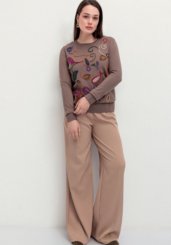 Джемпер с яркой абстрактной вышивкой шир.  580, рис. 7