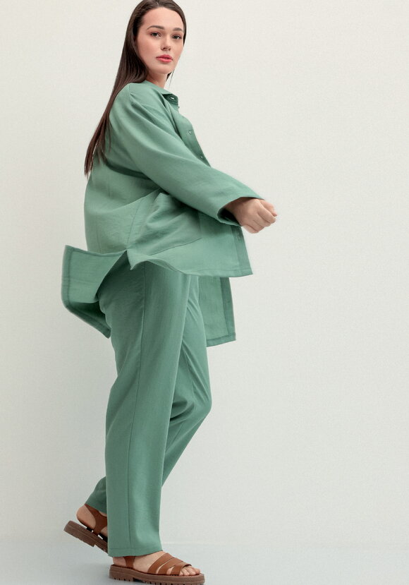 Брюки прямого кроя на резинке по поясу шир.  580, рис. 12