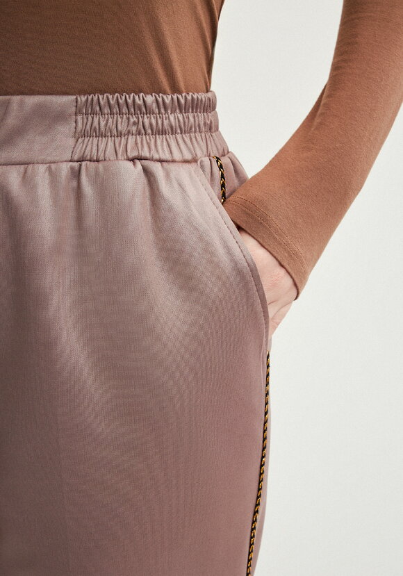 Брюки прямые с кантами по бокам шир.  580, рис. 20