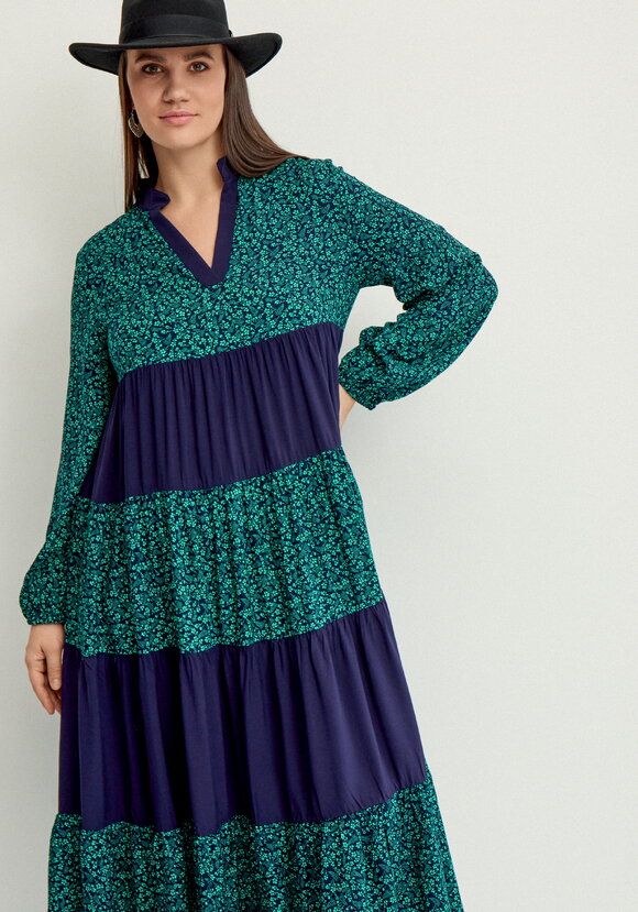 Платье с ярусами и V-образным вырезом шир.  580, рис. 11