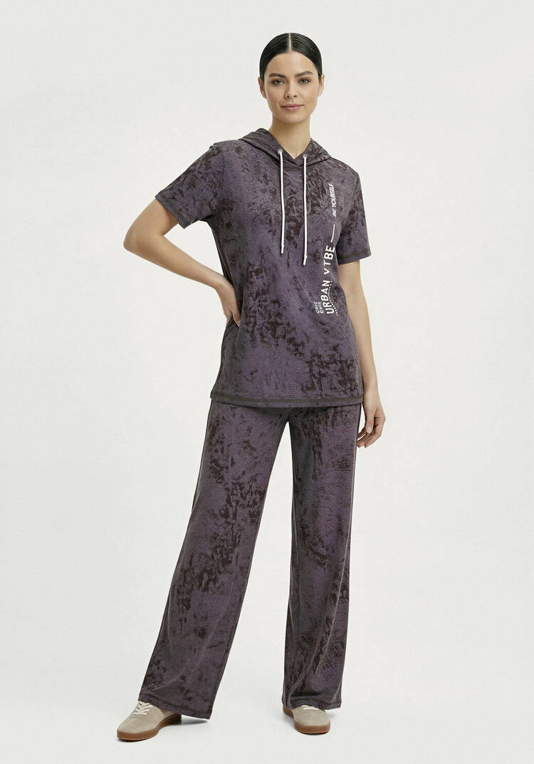 Костюм брючный из трикотажной ткани шир.  750, рис. 1