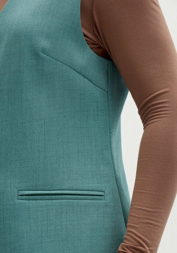 Жилет классический на подкладке шир.  580, рис. 24