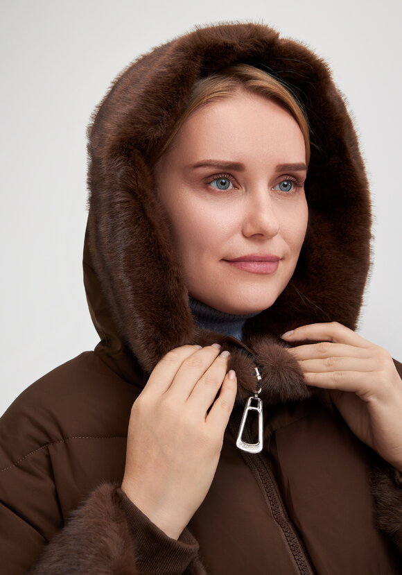 Пальто с меховой опушкой под норку шир.  580, рис. 27