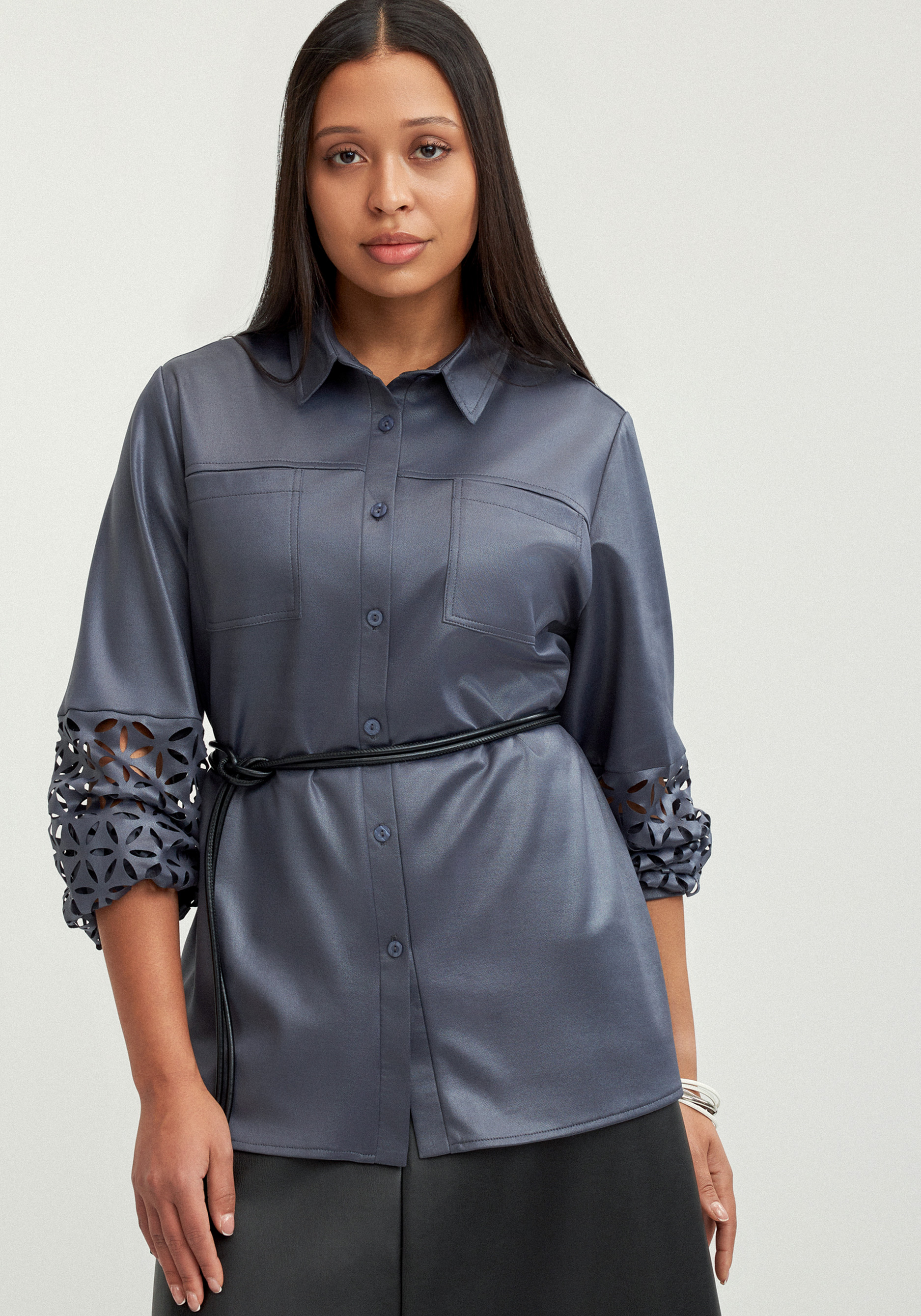 Блуза с перфорацией на рукавах 4999₽