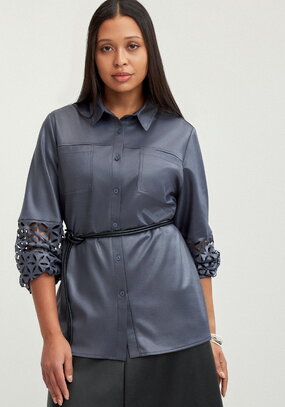 Блуза с перфорацией на рукавах