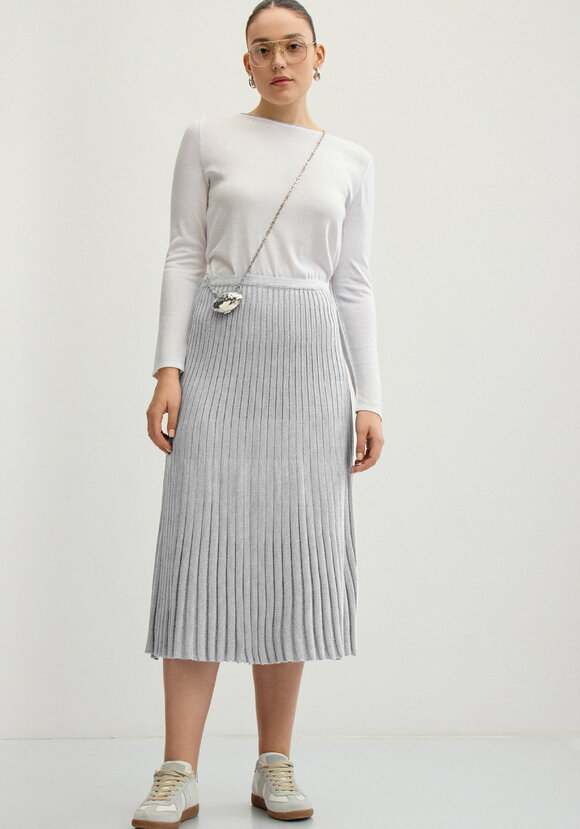 Юбка фактурная в вертикальную полоску шир.  580, рис. 19