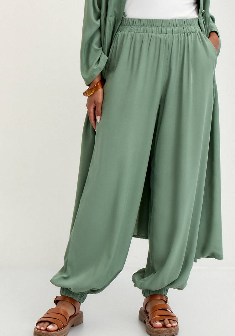 Брюки широкие с карманами на резинке по низу шир.  750, рис. 16