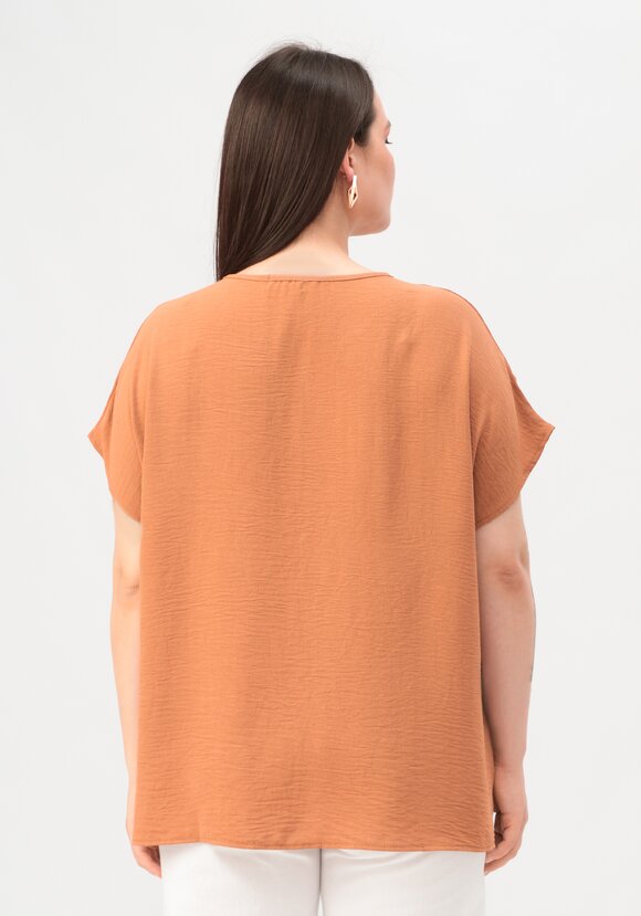 Блуза базовая со спущенной линией плеча шир.  580, рис. 49