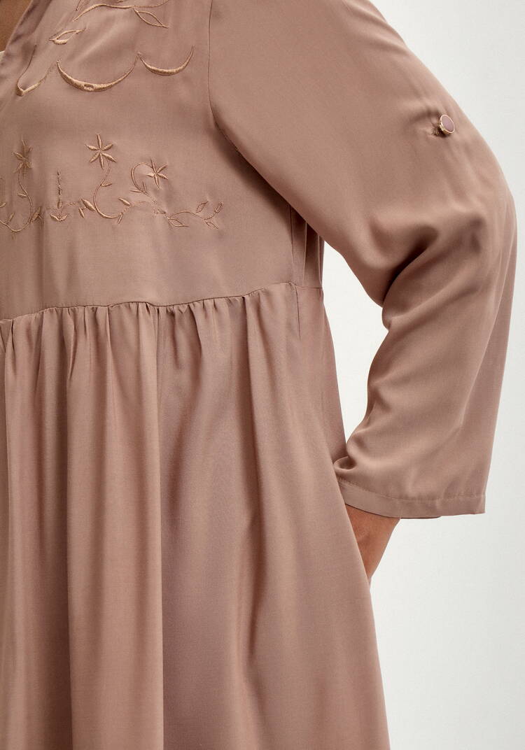 Рубашка с вышивкой на кокетке шир.  750, рис. 39