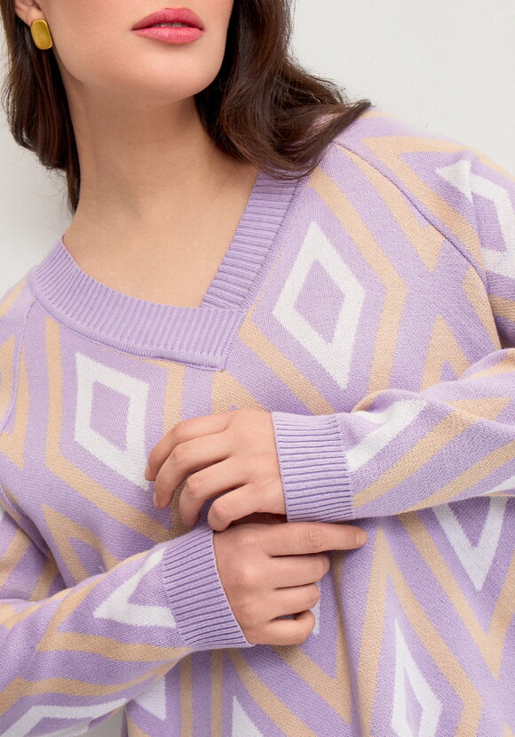 Джемпер с геометрическим рисунком шир.  580, рис. 27