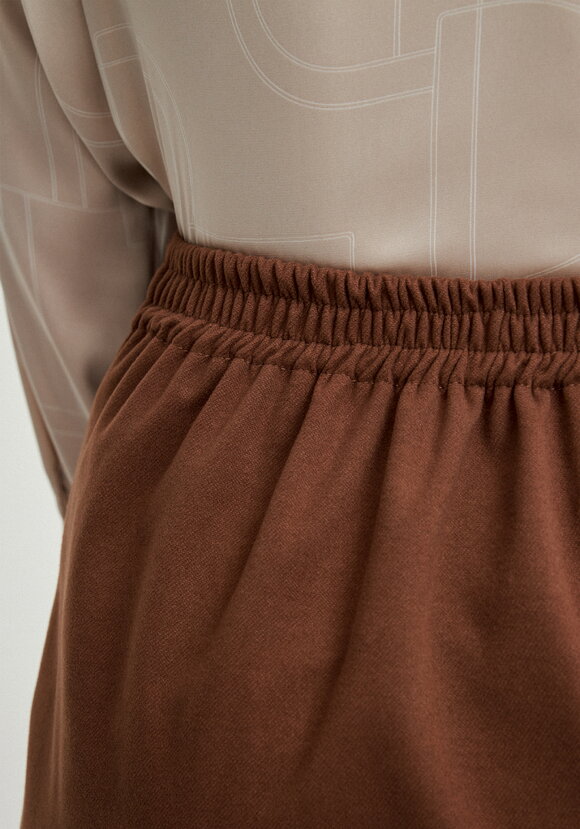 Юбка прямая с пряжкой шир.  580, рис. 6