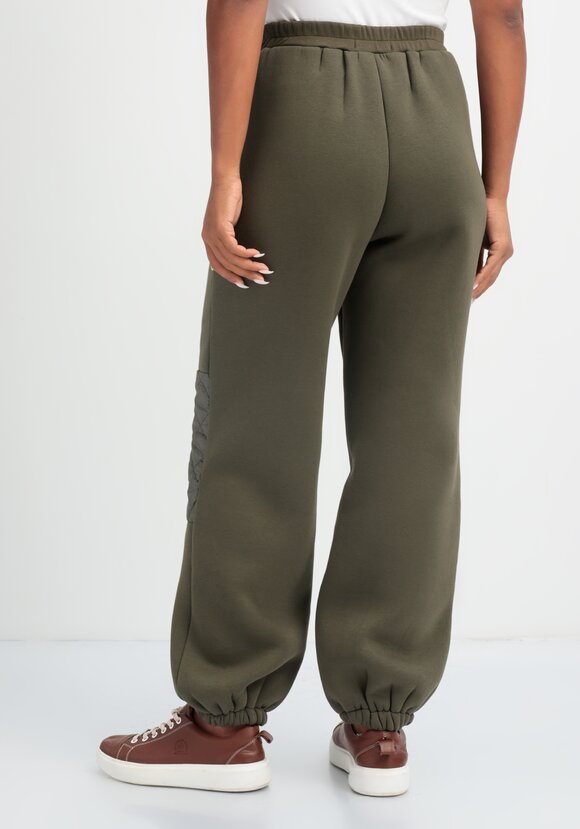 Брюки со вставками из стёганой ткани шир.  580, рис. 19