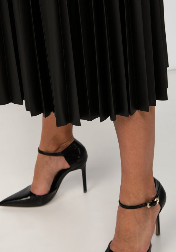 Юбка плиссированная из экокожи шир.  580, рис. 14