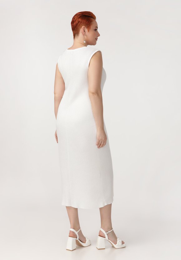 Сарафан прямой с V-образным вырезом шир.  580, рис. 2