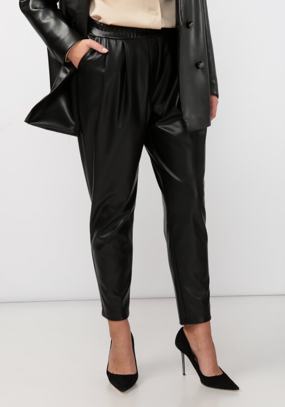 Брюки-бананы из экокожи шир.  580, рис. 1