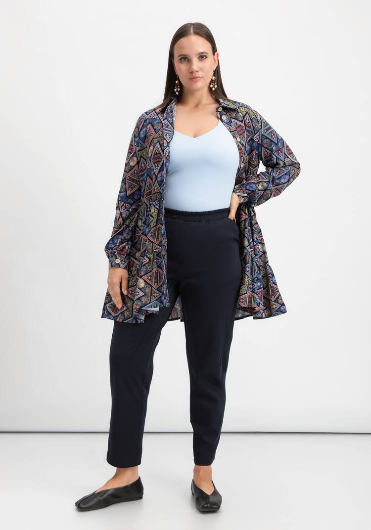 Брюки оригинального кроя на резинке шир.  750, рис. 35