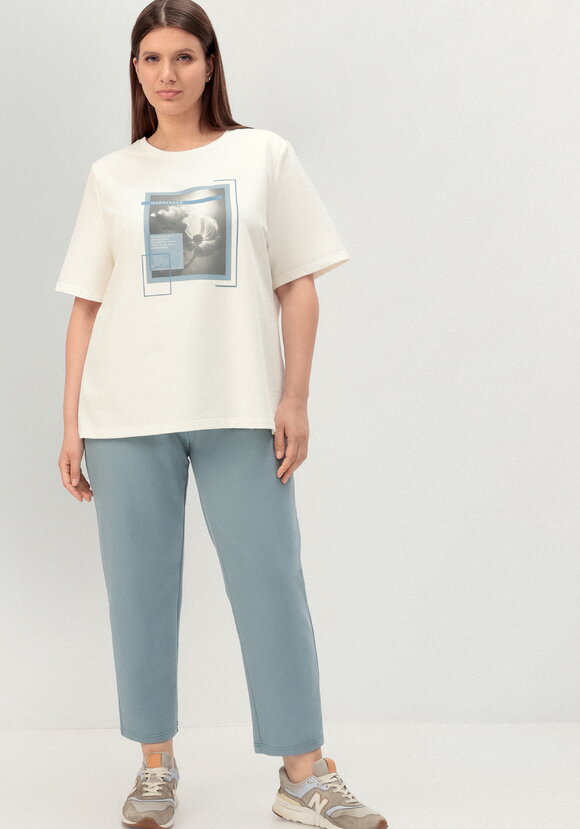 Комплект брючный с принтом на футболке шир.  580, рис. 31