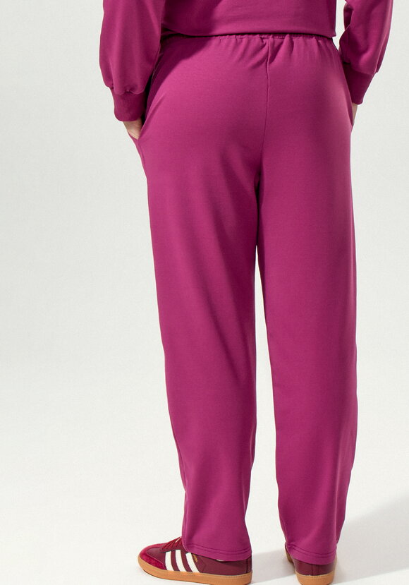 Костюм из брюк и свитшота с принтом на  груди шир.  580, рис. 21