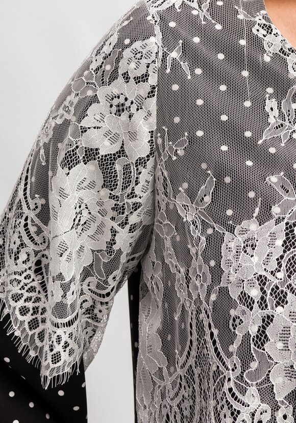 Блуза с кружевом по плечам шир.  580, рис. 32