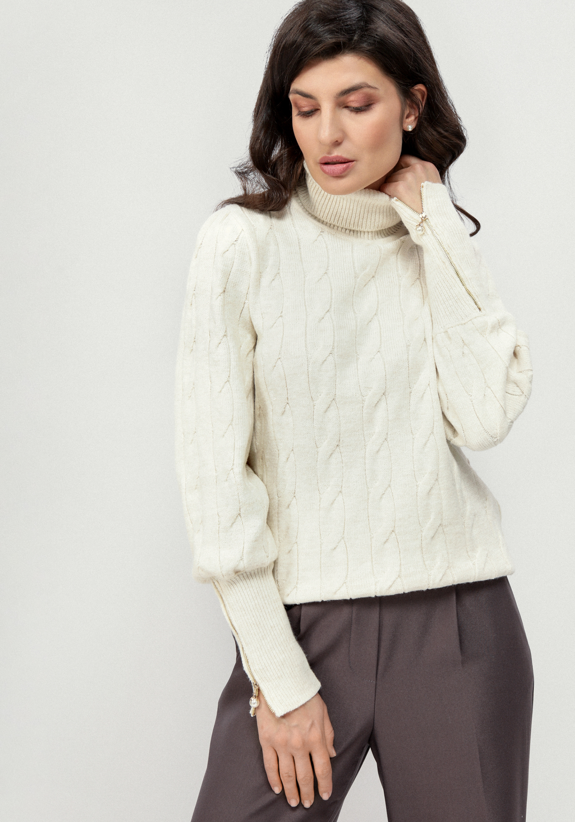 Джемпер с молниями на рукавах 3399₽