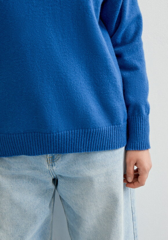 Свитер с объемным воротом шир.  580, рис. 29