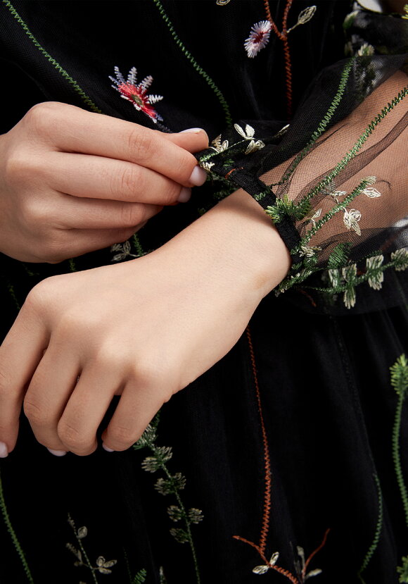 Платье с вышивкой по сетке шир.  580, рис. 6