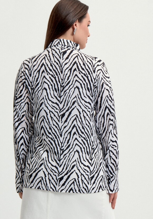 Блуза с анималистичным принтом на пуговицах шир.  580, рис. 11
