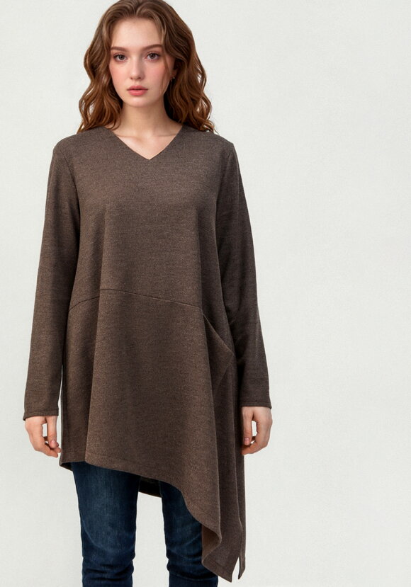 Туника с V-образным вырезом и косым низом шир.  580, рис. 4