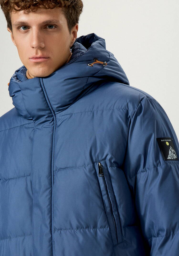 Пуховик стеганый с капюшоном и карманами шир.  750, рис. 16