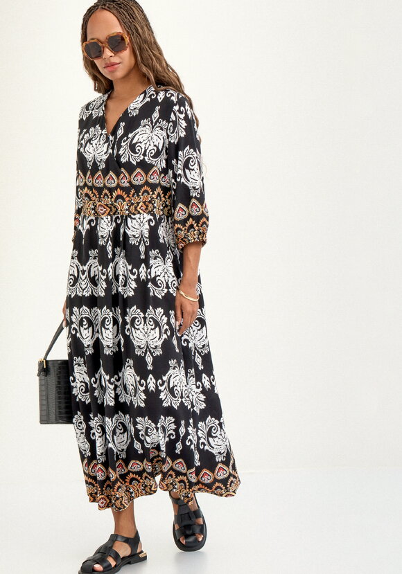 Платье с  рисунком шир.  580, рис. 7