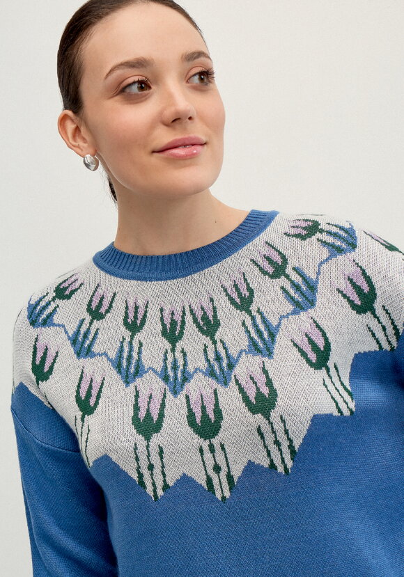 Джемпер с цветочным рисунком по горловине шир.  580, рис. 11