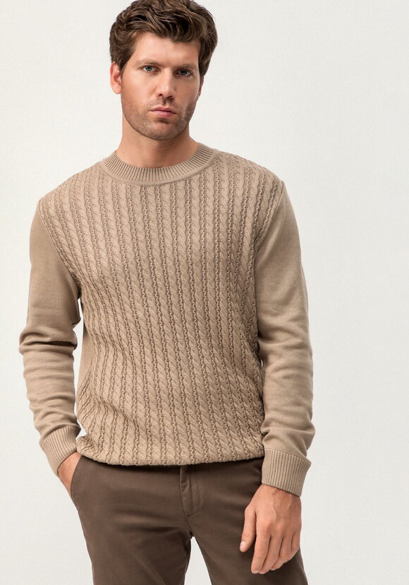 Джемпер с косами на передней полочке шир.  580, рис. 25