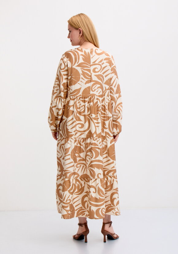 Платье расклешенного силуэта шир.  580, рис. 15