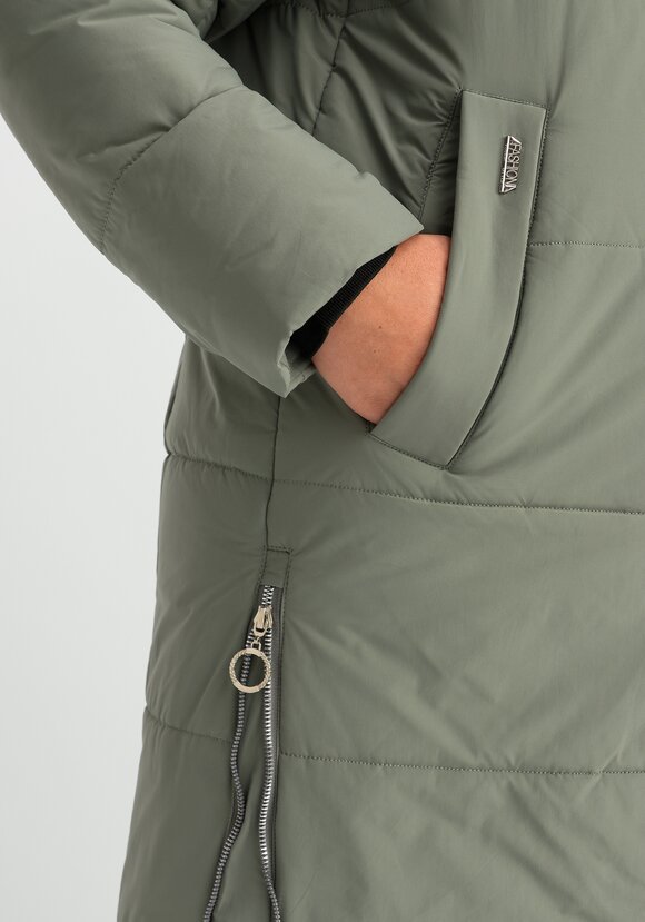 Пальто с капюшоном из меха шир.  580, рис. 17