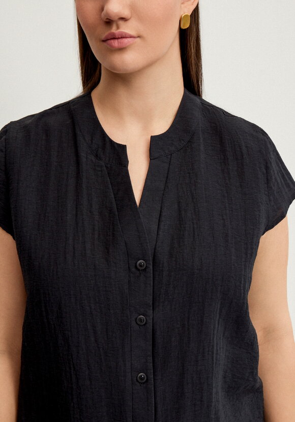 Блуза с разрезом на груди и коротким рукавом шир.  580, рис. 12