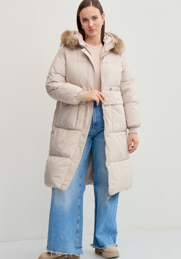 Пальто с меховой опушкой по капюшону шир.  580, рис. 12