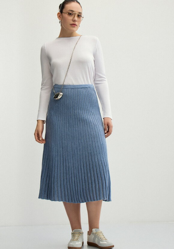 Юбка фактурная в вертикальную полоску шир.  580, рис. 23