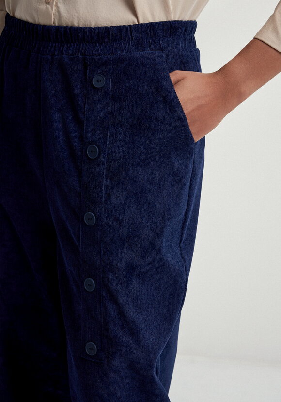 Брюки с карманом в рельефе шир.  580, рис. 14