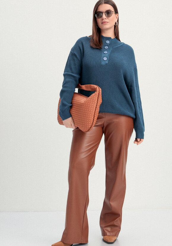 Джемпер со стойкой на пуговицах шир.  580, рис. 16