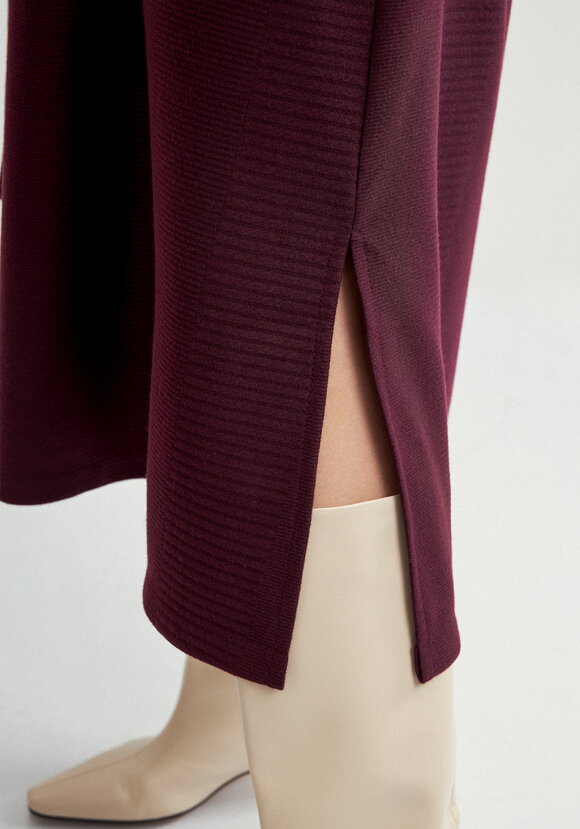 Платье с высоким горлом,прямое трикотажное шир.  580, рис. 7