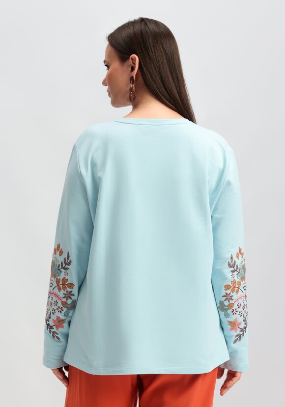 Лонгслив с вышивкой на рукавах шир.  580, рис. 11