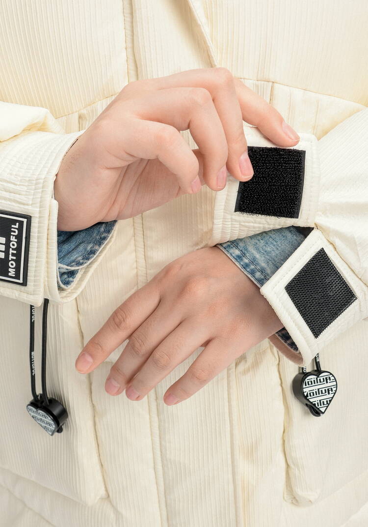 Пуховик с капюшоном и объемными карманами шир.  750, рис. 44