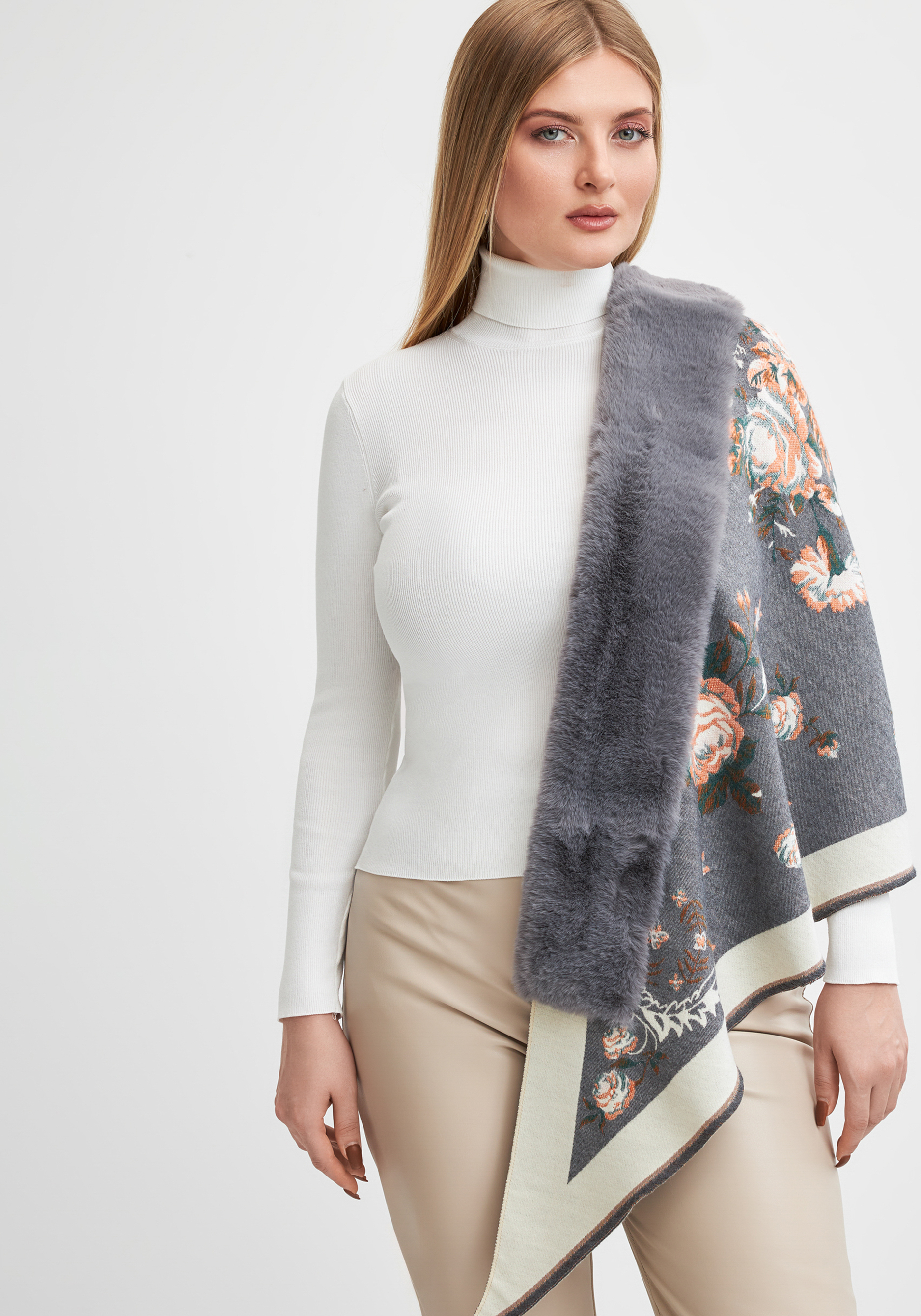 Шаль с отделкой мехом quotАнжелика quot 3499₽