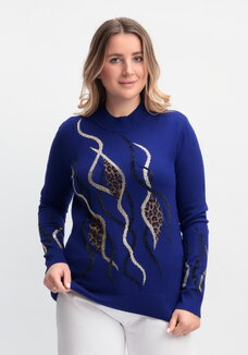 Джемпер с абстракцией на рукавах и полочке