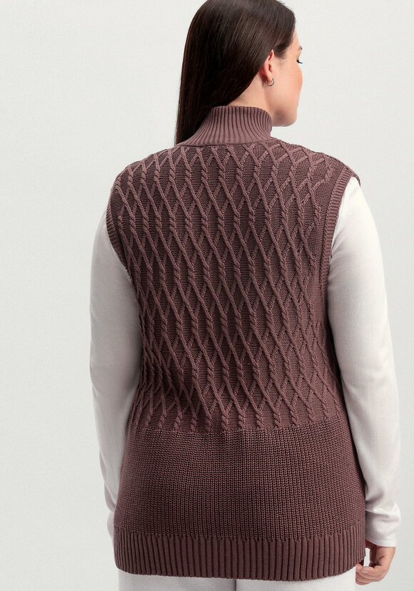 Жилет на молнии с фактурным рисунком шир.  580, рис. 11