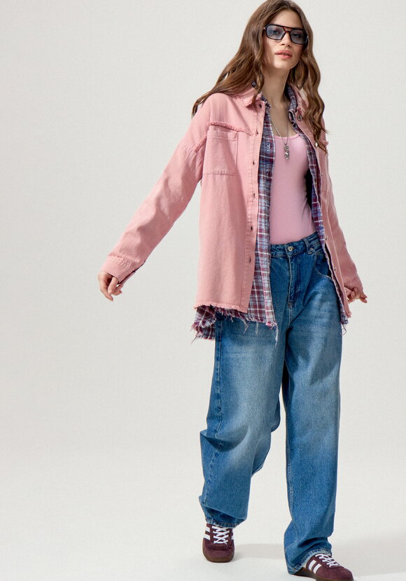 Джинсовая куртка с бахромой по краям шир.  580, рис. 26