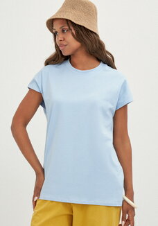 Футболка базовая со спущенным плечом