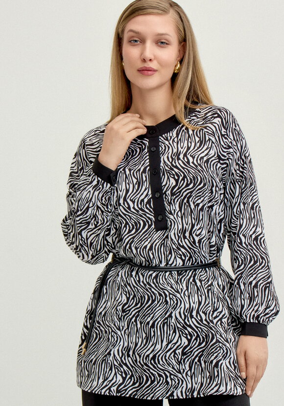 Туника с воротом-стойка шир.  580, рис. 1