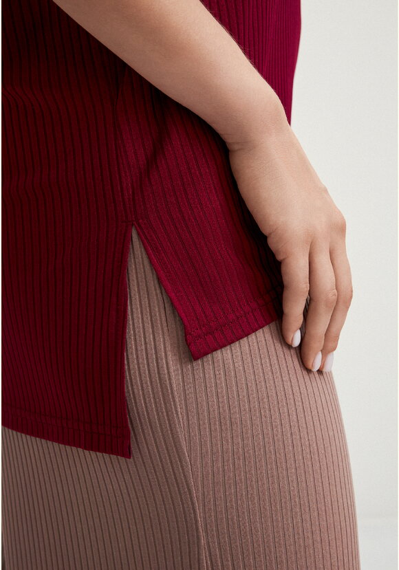 Поло с отложным воротником в рубчик шир.  580, рис. 30