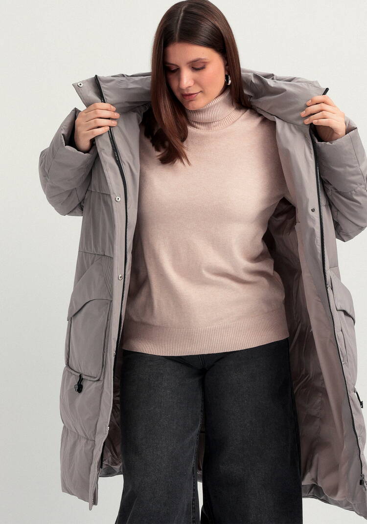 Пуховик стеганый с асимметричными карманами шир.  750, рис. 12